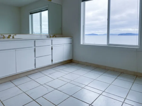 Edgemoor master bath with dated tile before porcelain replacement